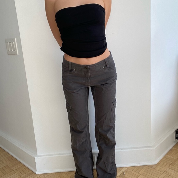 **SOLD DO NOT BUY **Cutest low rise Y2K cargo pants - Picture 9 of 15